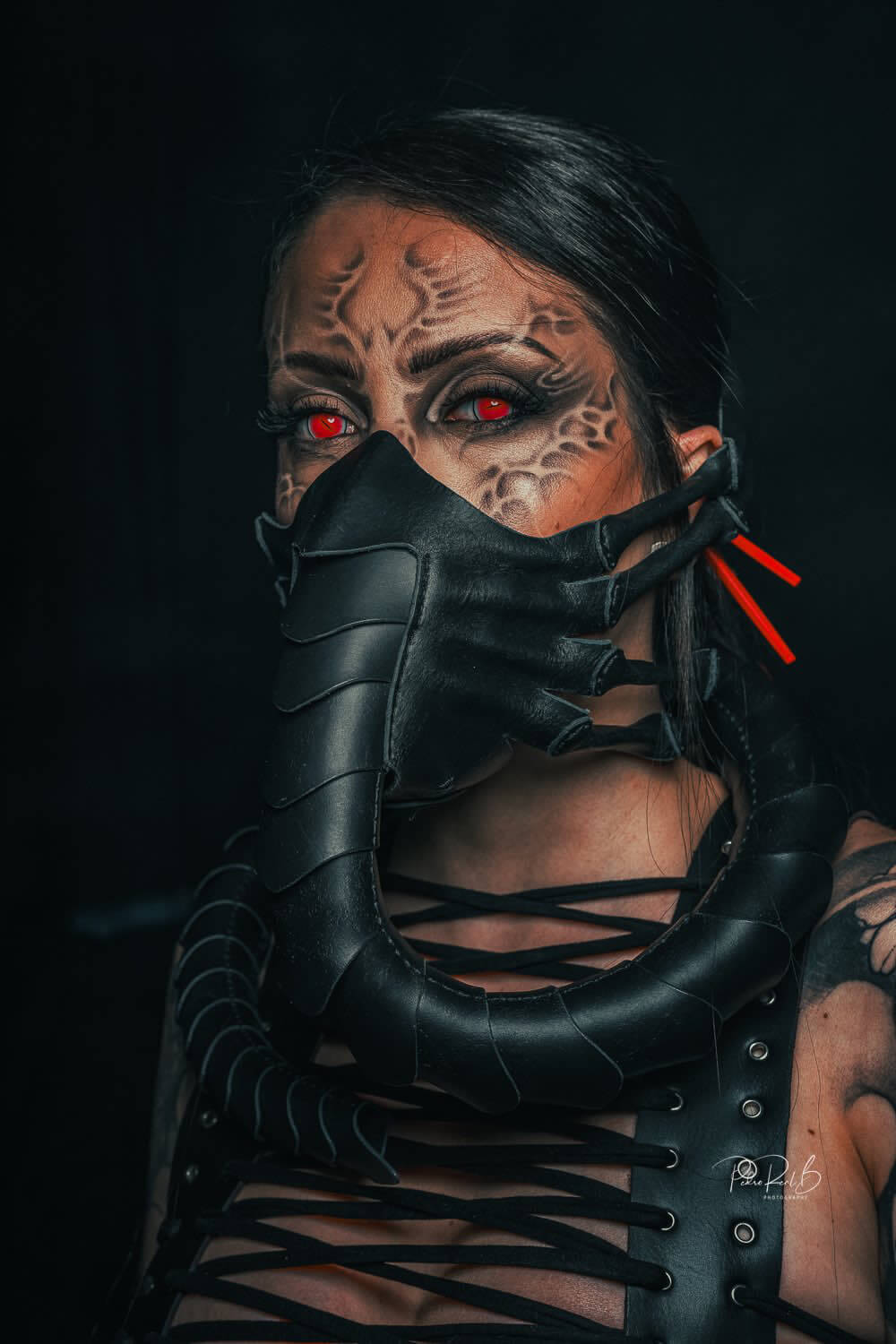 Máscara de Alien en cuero artesanal para cosplay